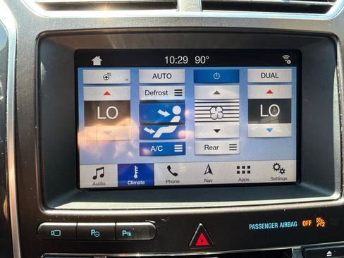 Used 2018 Ford Explorer Platinum AWD/4WD image 24