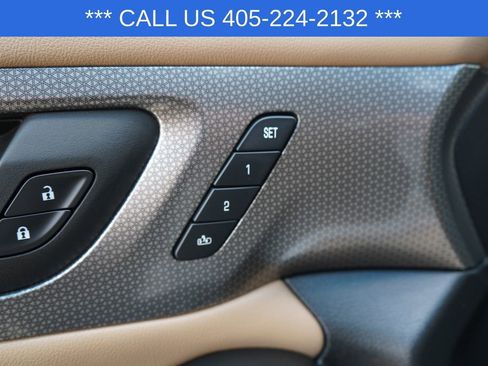 Used 2023 Chevrolet Traverse Premier FWD image 34