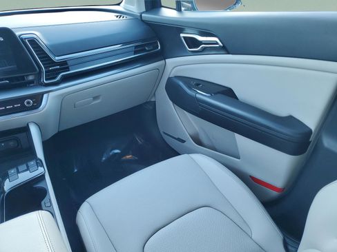 Certified 2024 Kia Sportage EX image 14
