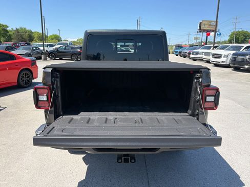 Used 2020 Jeep Gladiator Overland AWD/4WD image 9