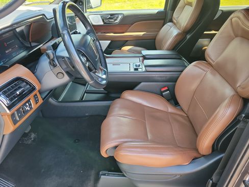 Used 2023 Lincoln Navigator Reserve image 5
