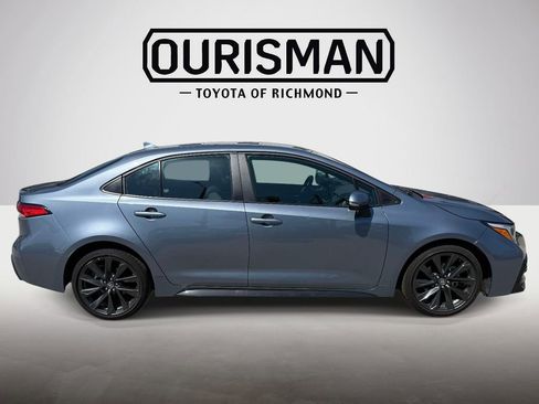 Used 2025 Toyota Corolla SE w/ Convenience Package FWD image 2