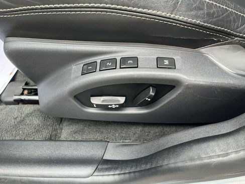 Used 2010 Volvo XC60 T6 R-Design image 8