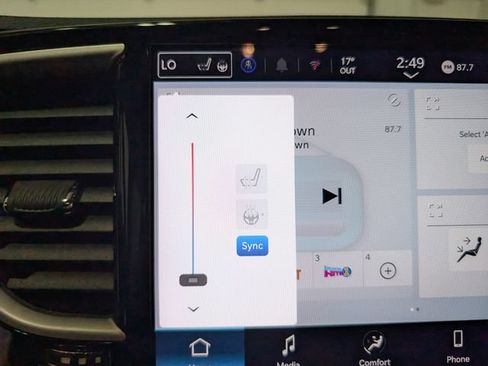 Used 2025 Chrysler Pacifica Select FWD image 22