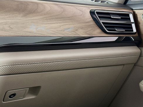 Used 2024 Volkswagen Atlas SE w/ Panoramic Sunroof Package image 16