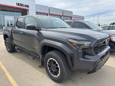 Used 2025 Toyota Tacoma TRD Off-Road w/ TRD Off Road Upgrade Package AWD/4WD image 13