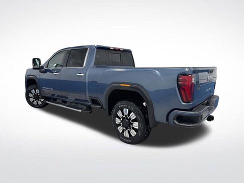 Used 2025 GMC Sierra 3500 Denali image 3