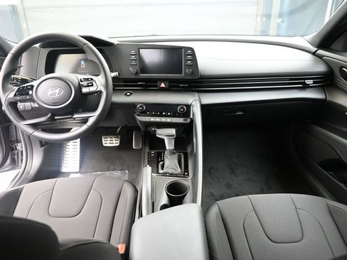 Certified 2025 Hyundai Elantra Sport FWD image 17
