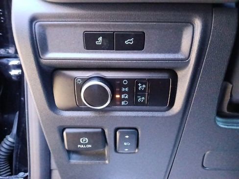 Used 2023 Ford Expedition Max XLT image 16