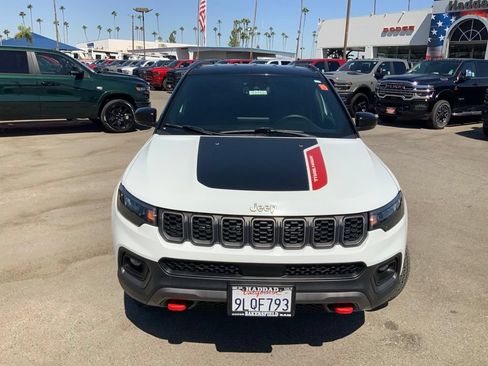 Certified 2024 Jeep Compass Trailhawk AWD/4WD image 2