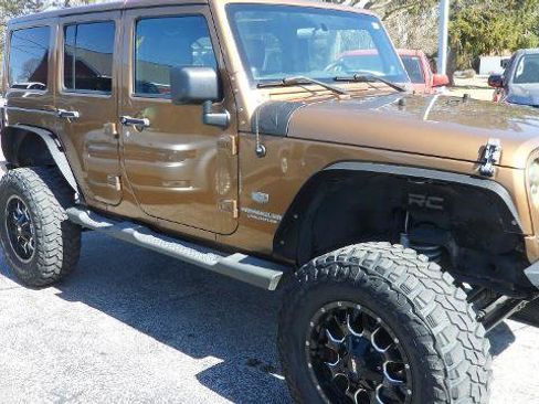 Used 2011 Jeep Wrangler Unlimited 70th Anniversary w/ Dual Top Group image 11