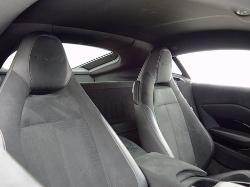 Used 2019 Aston Martin V8 Vantage Coupe image 29