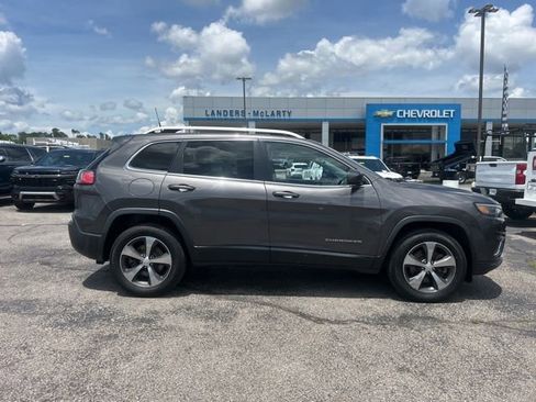 Used 2019 Jeep Cherokee Limited AWD/4WD image 2