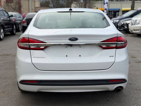 Used 2018 Ford Fusion SE FWD image 5