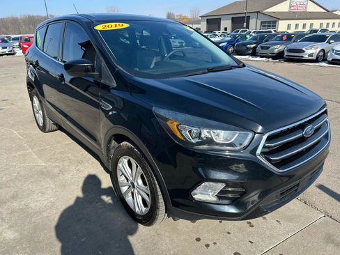 Used 2019 Ford Escape SE image 3