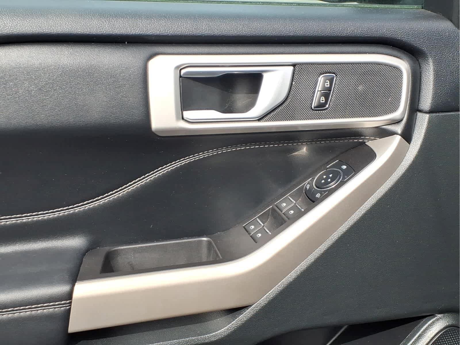 Used 2023 Ford Explorer XLT AWD/4WD image 13