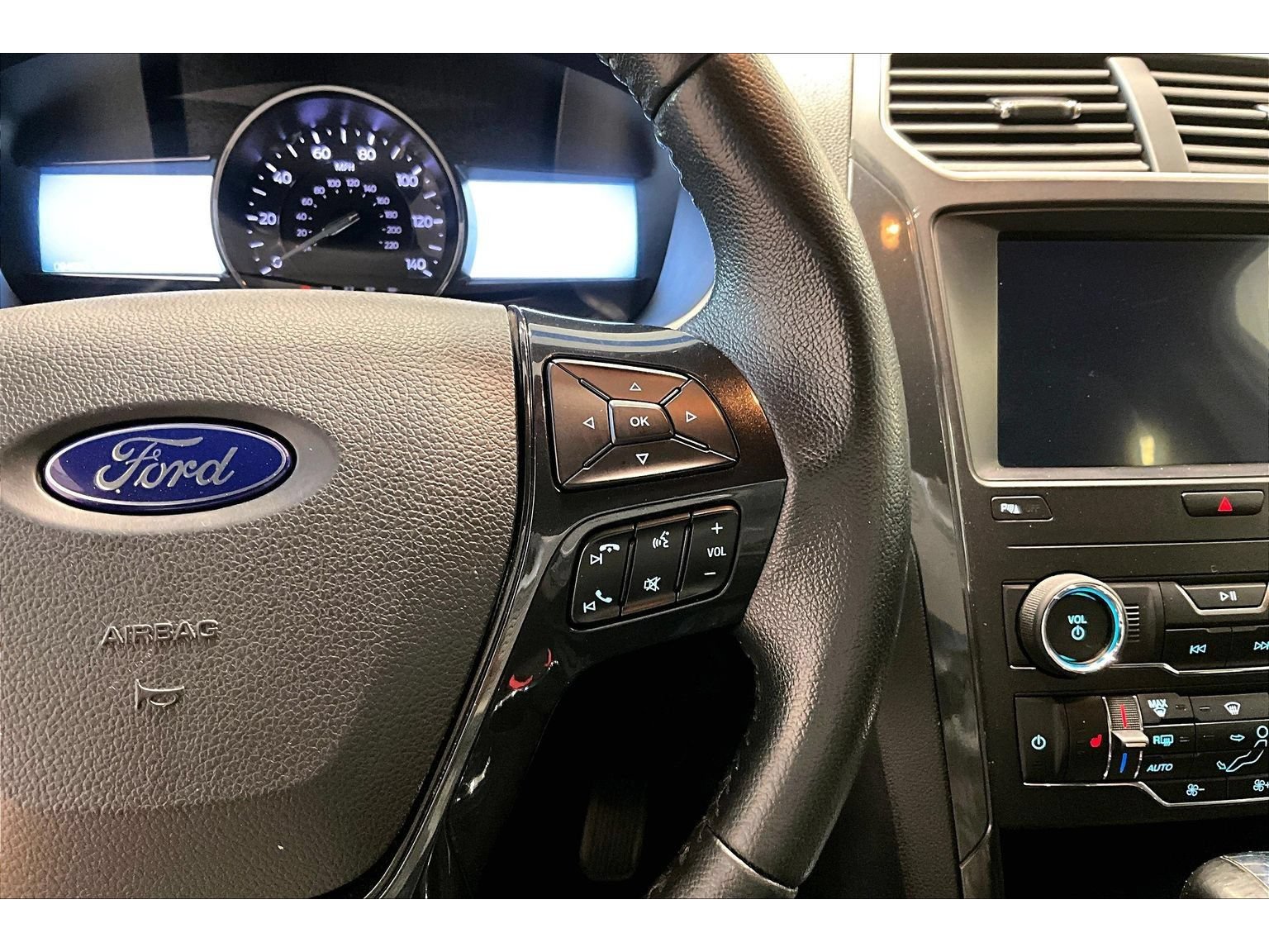 Used 2019 Ford Explorer XLT w/ Equipment Group 201A AWD/4WD image 11