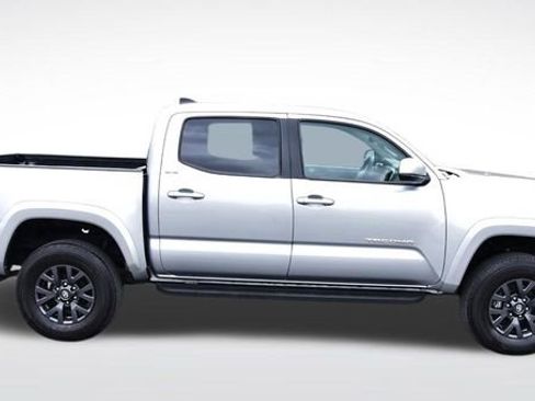 Certified 2023 Toyota Tacoma SR5 AWD/4WD image 5