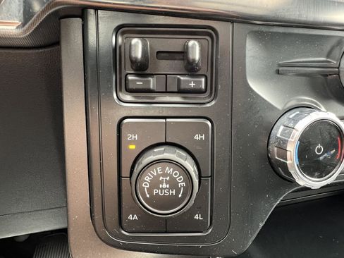Used 2025 Ford F150 Lariat w/ Equipment Group 502A High AWD/4WD image 40