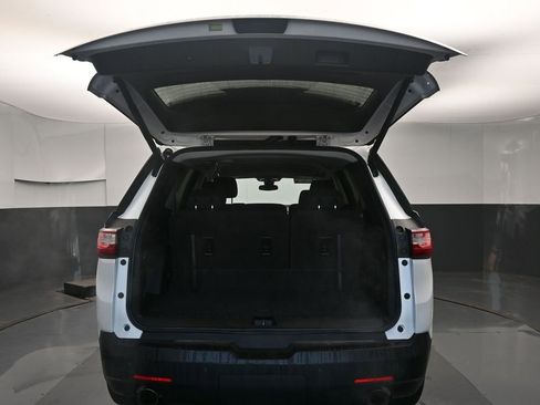 Used 2021 Chevrolet Traverse LT image 11