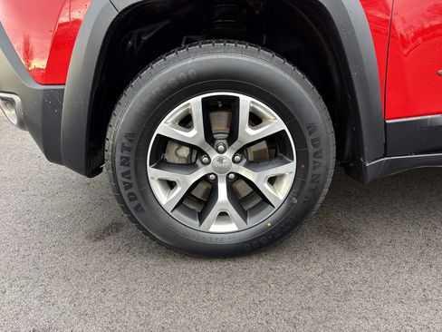 Used 2017 Jeep Cherokee Trailhawk w/ Comfort/Convenience Group image 27