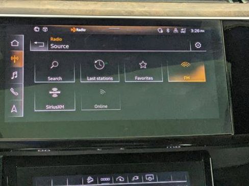 Used 2022 Audi e-tron Premium Plus w/ Premium Plus Package image 31