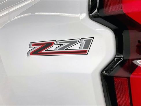 Used 2025 Chevrolet Colorado Z71 image 9