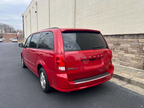 Used 2013 Dodge Grand Caravan SXT image 24
