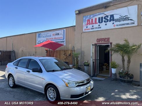Used 2010 Ford Focus SE FWD image 3