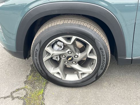 Used 2025 Chevrolet Trax LT w/ LT Convenience Package image 28