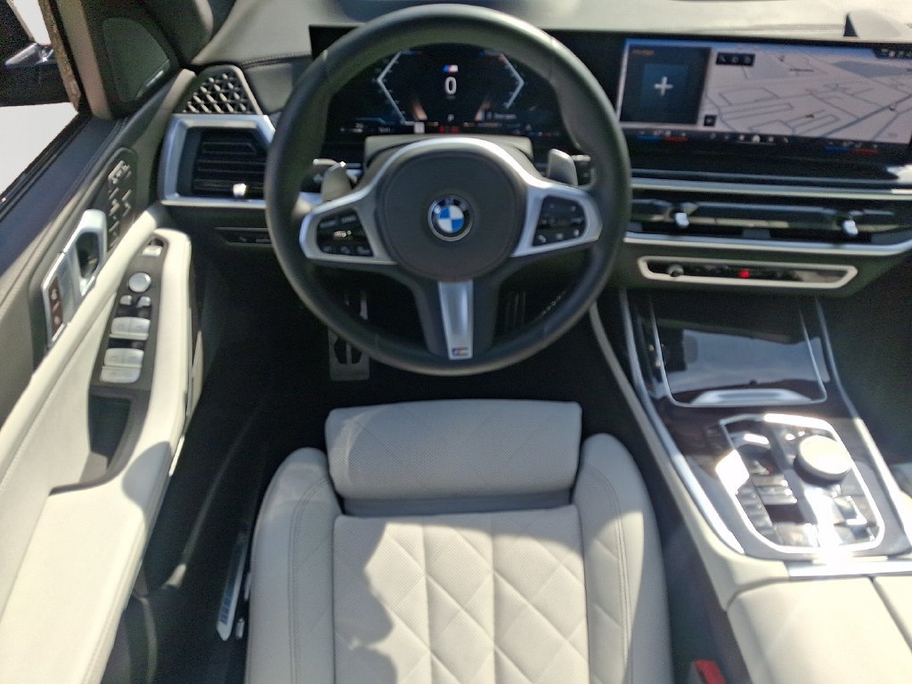 Used 2024 BMW X7 xDrive40i w/ M Sport Package AWD/4WD image 13