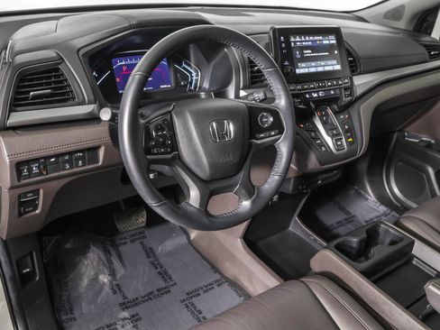 Used 2020 Honda Odyssey Touring image 3