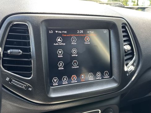 Used 2019 Jeep Compass Trailhawk AWD/4WD image 17