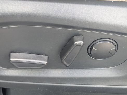Used 2023 Ford Explorer XLT RWD image 15