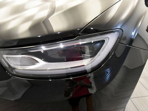 Used 2024 Chrysler Pacifica Limited FWD image 9