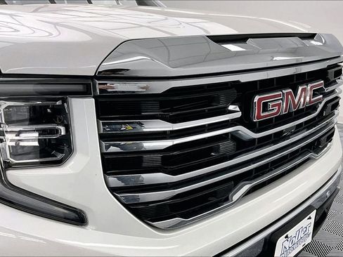 Used 2024 GMC Sierra 1500 SLT w/ SLT Premium Plus Package AWD/4WD image 29