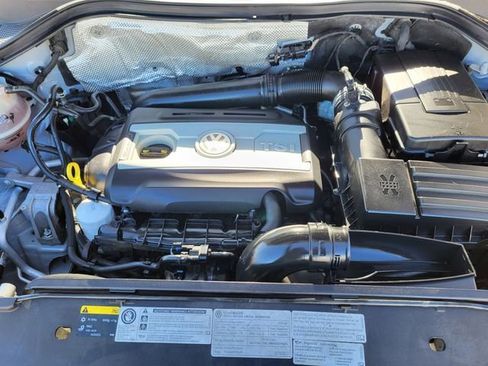 Used 2015 Volkswagen Tiguan S image 10