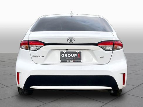 Used 2021 Toyota Corolla LE FWD image 3