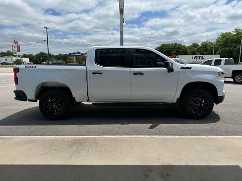 Used 2025 Chevrolet Silverado 1500 LT Trail Boss w/ Convenience Package II AWD/4WD image 4