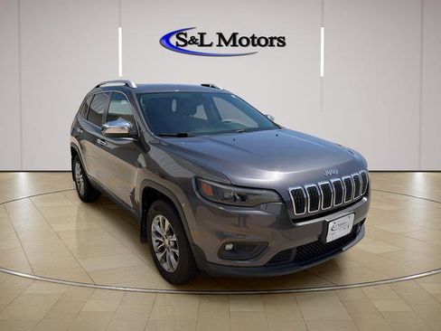Used 2019 Jeep Cherokee Latitude Plus w/ Comfort/Convenience Group AWD/4WD image 1