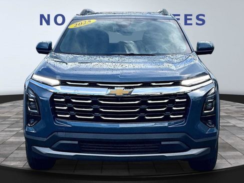 Used 2025 Chevrolet Equinox LT w/ Convenience Package II FWD image 2