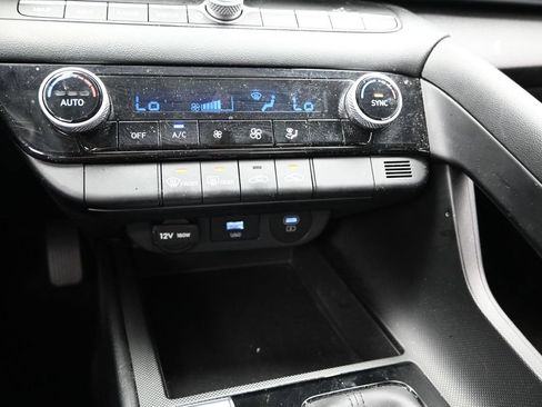 Used 2024 Hyundai Elantra SEL FWD image 32