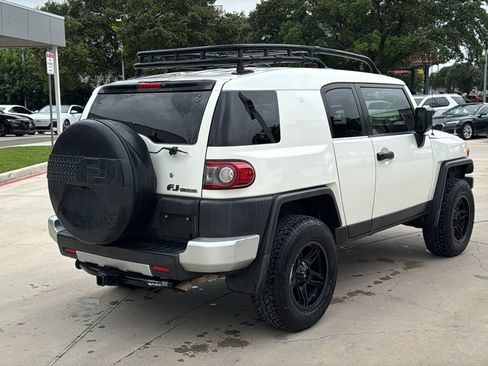 Used 2012 Toyota FJ Cruiser 2WD w/ Convenience Pkg image 7