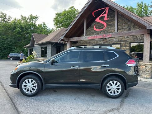 Used 2016 Nissan Rogue S w/ Appearance Package FWD image 2