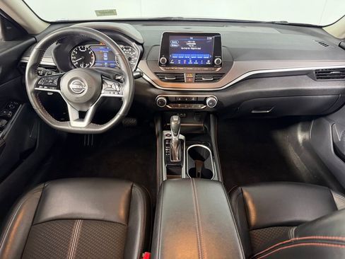 Used 2025 Nissan Altima 2.5 SR FWD image 14
