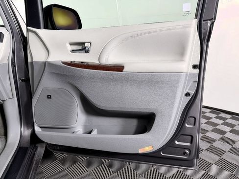 Used 2013 Toyota Sienna Limited w/ Premium Pkg AWD/4WD image 53