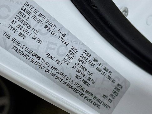 Used 2023 Jeep Wagoneer L Series III w/ Preferred Equipment Group image 34