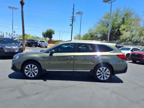 Used 2018 Subaru Outback 3.6R Touring AWD/4WD image 13