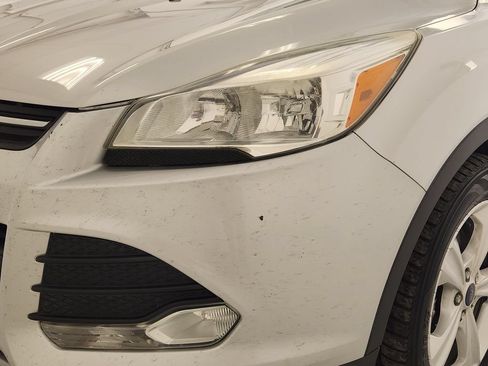 Used 2016 Ford Escape SE w/ Equipment Group 201A FWD image 9
