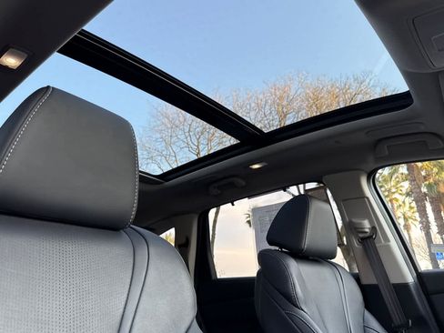 Used 2025 Acura MDX SH-AWD w/ Technology Package image 17